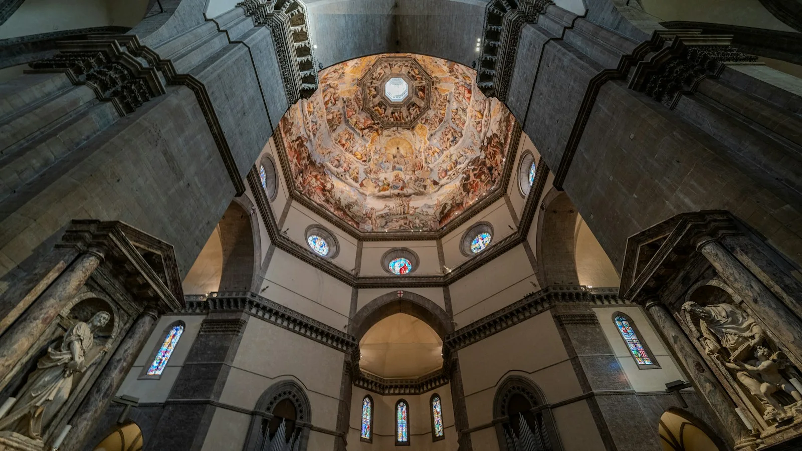 ️ Le centre historique autour du Duomo