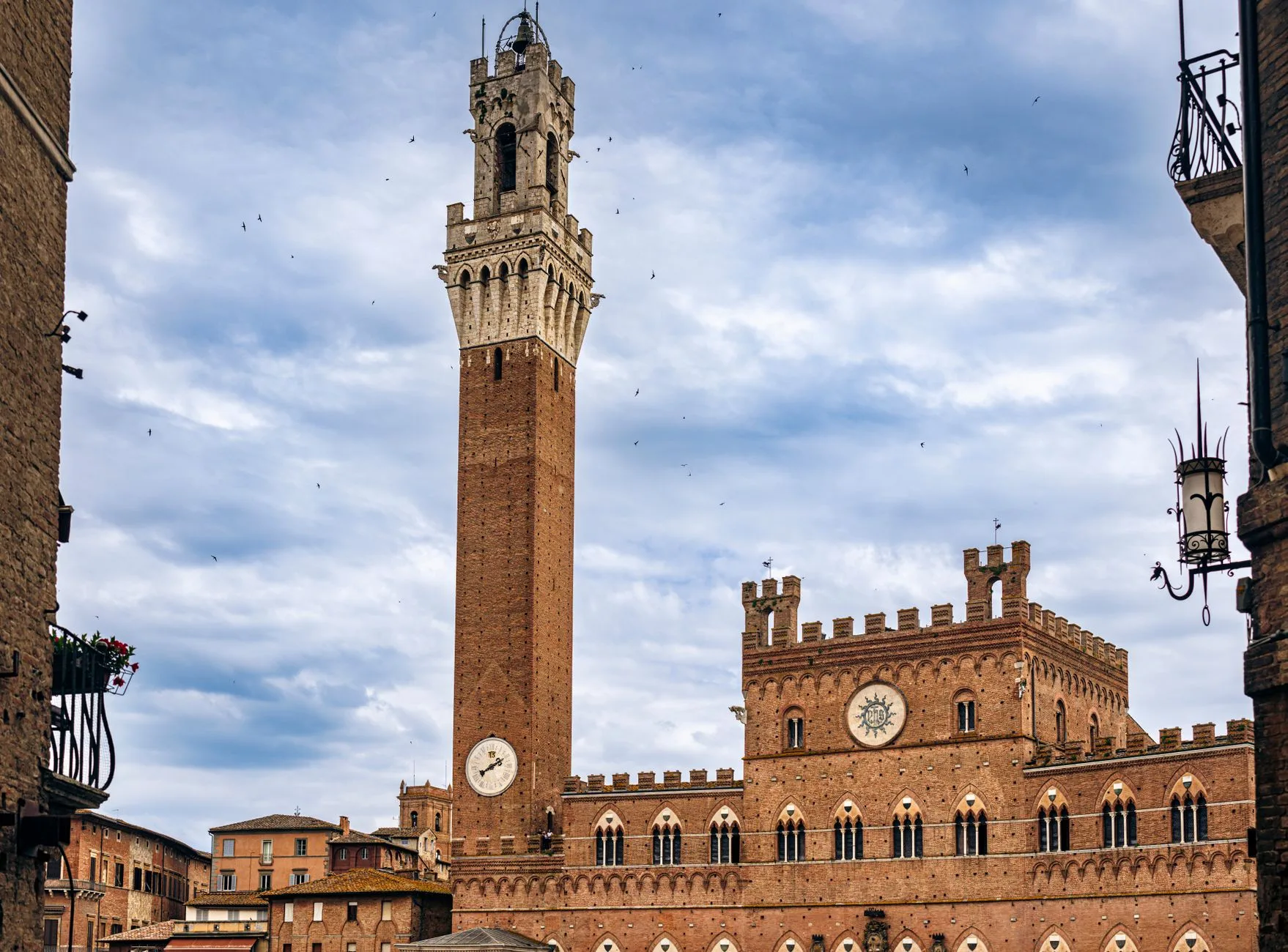 Piazza del Campo et Torre del Mangia à Sienne